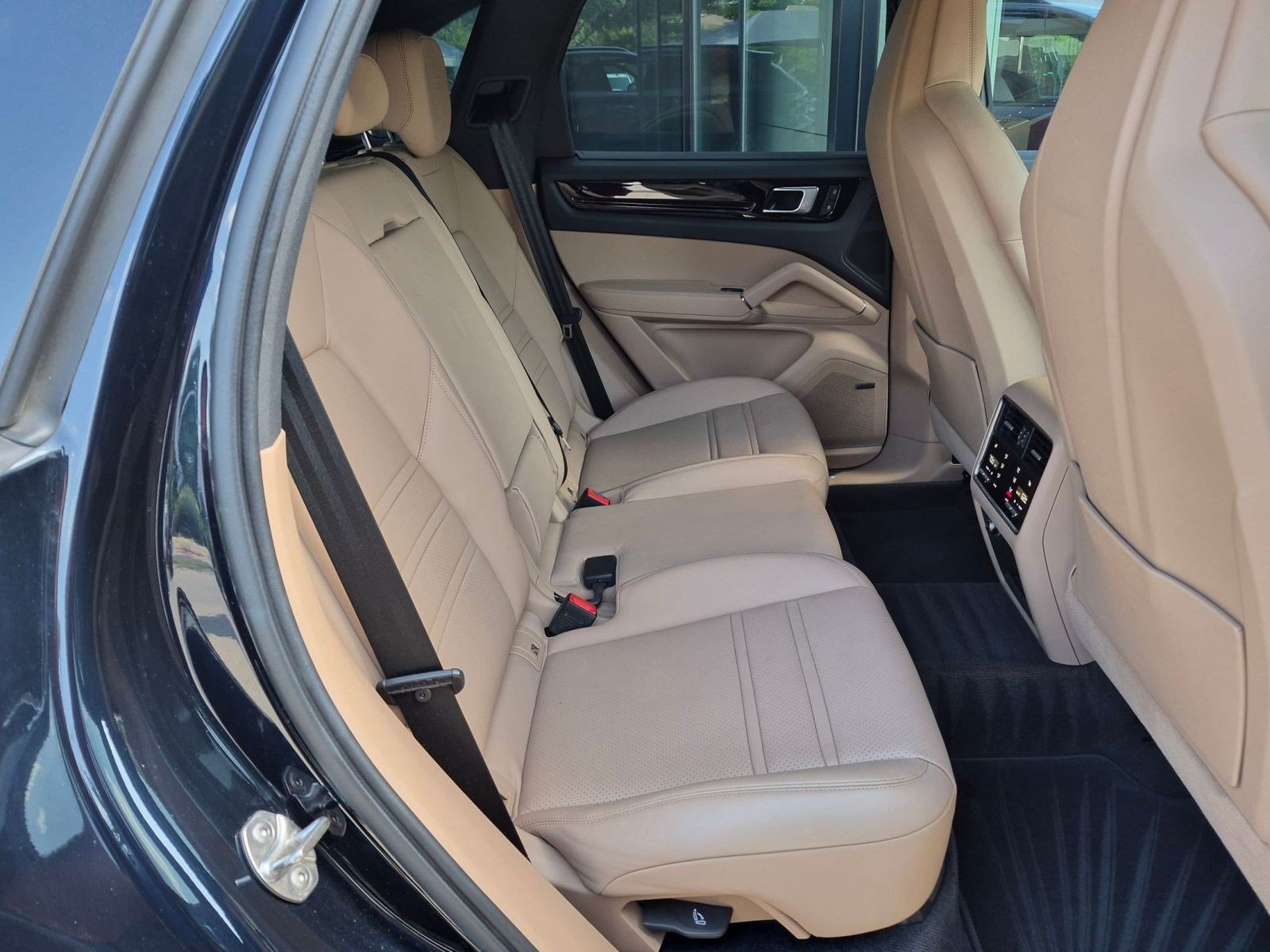 Certified 2023 Porsche Cayenne AWD/4WD image 24