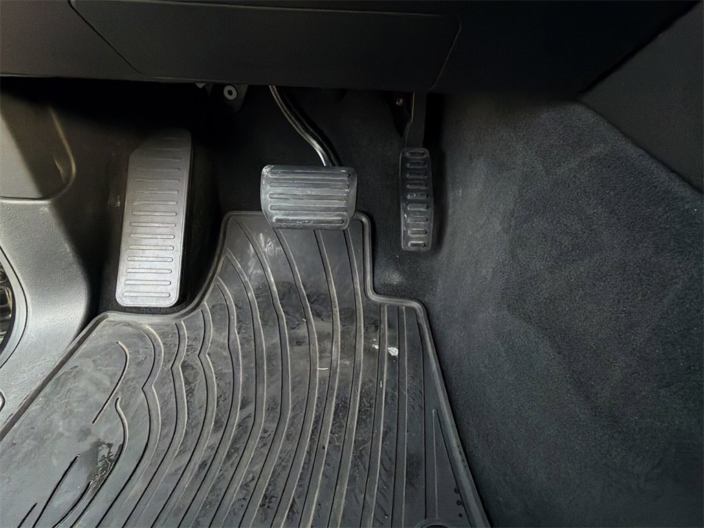 Used 2017 Porsche Cayenne Platinum Edition w/ Premium Package (PJV) image 25