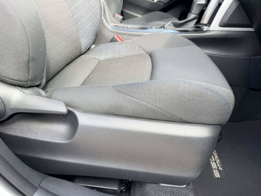 Certified 2025 Toyota Corolla Cross AWD Hybrid w/ Moonroof Package image 12
