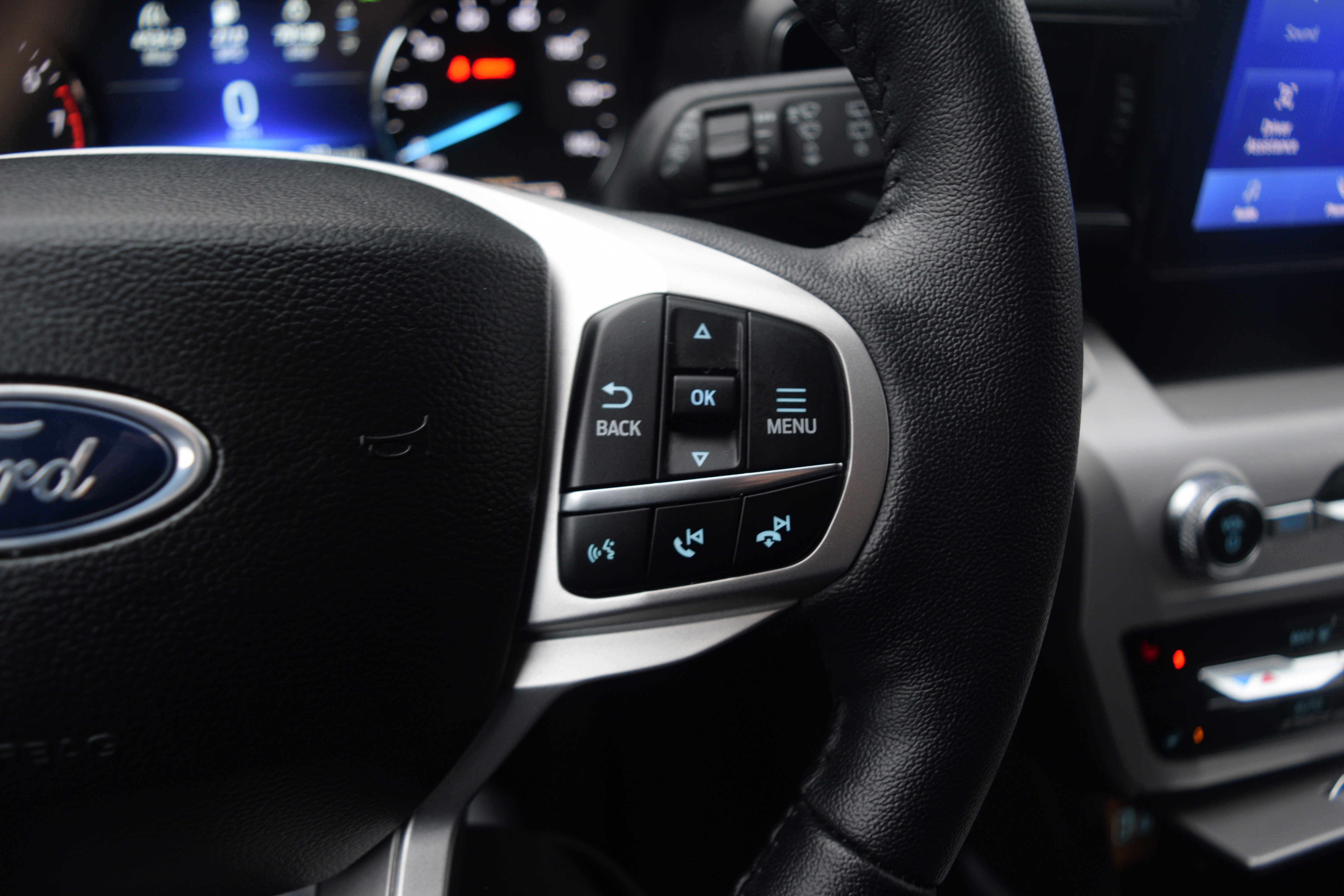 Used 2023 Ford Explorer XLT w/ Equipment Group 202A image 5