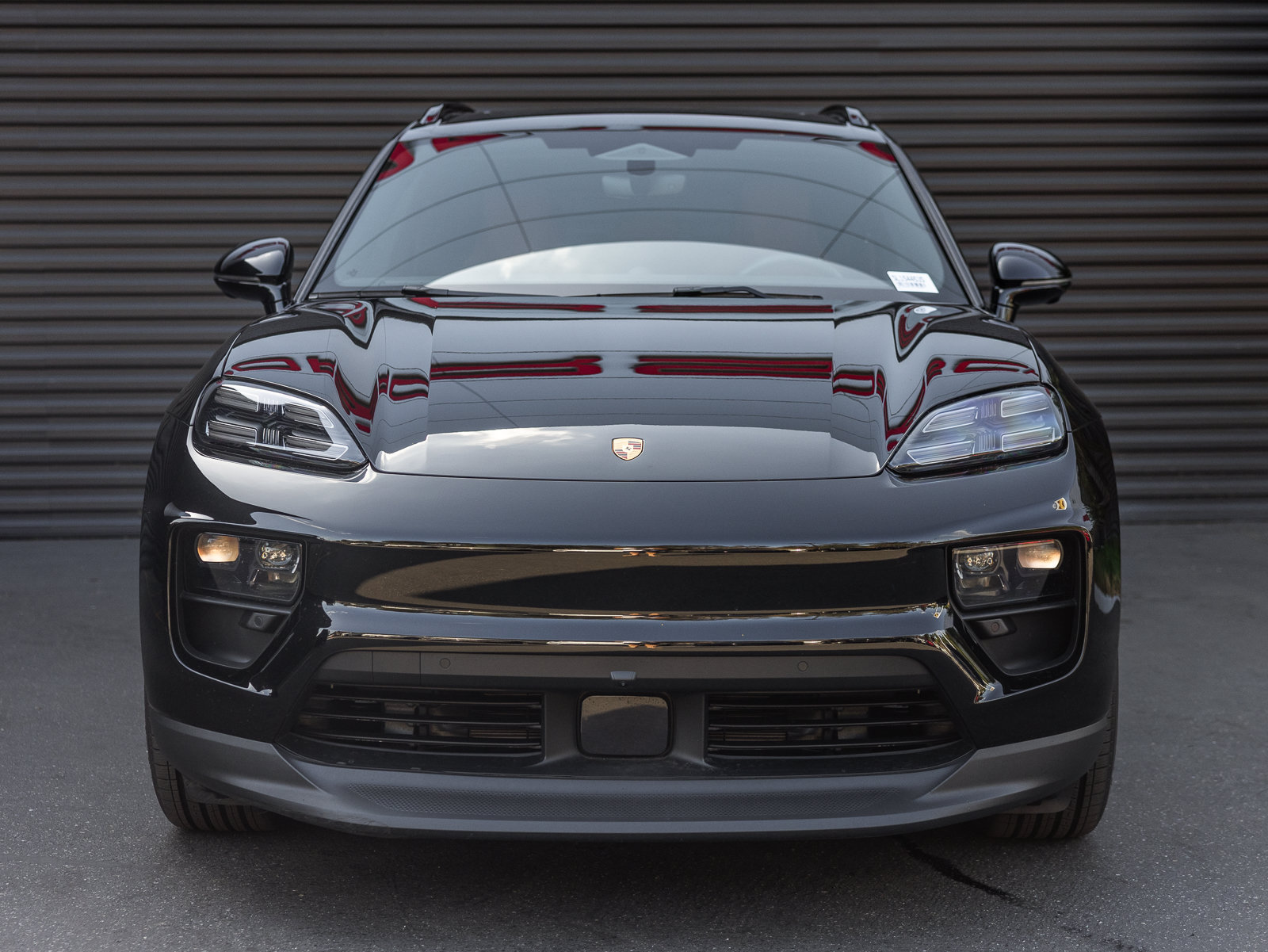 Certified 2025 Porsche Macan 4S Electric AWD/4WD image 7