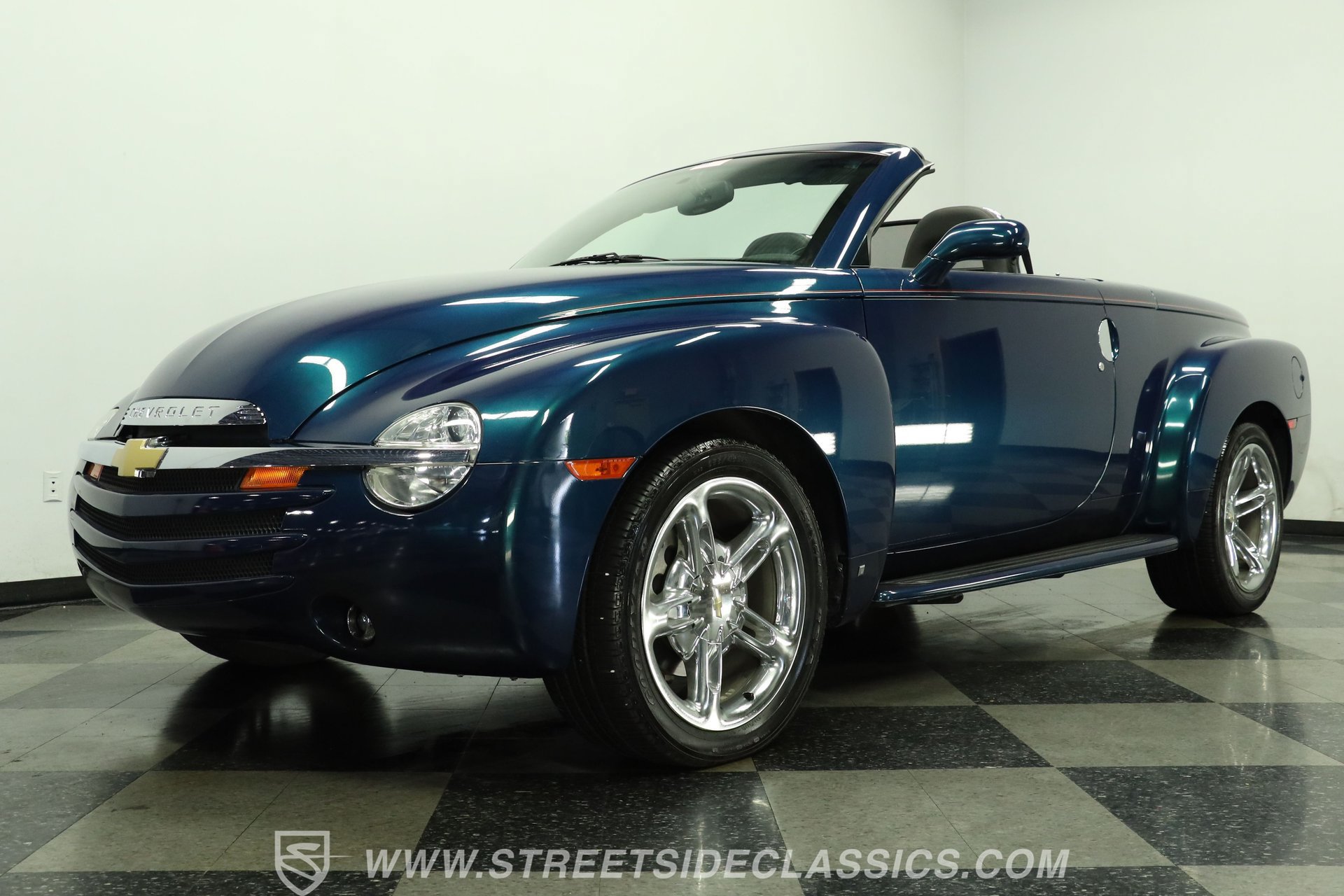 Used 2006 Chevrolet SSR w/ Preferred Equipment Group RWD image 21