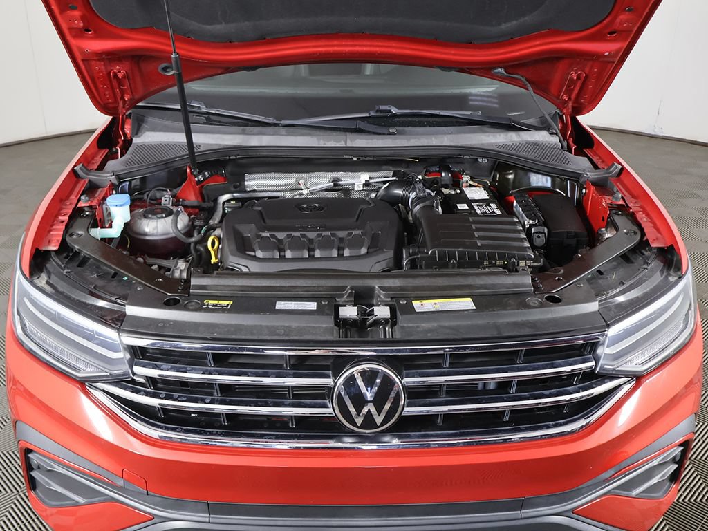 Used 2023 Volkswagen Tiguan SE w/ Panoramic Sunroof Package FWD image 22