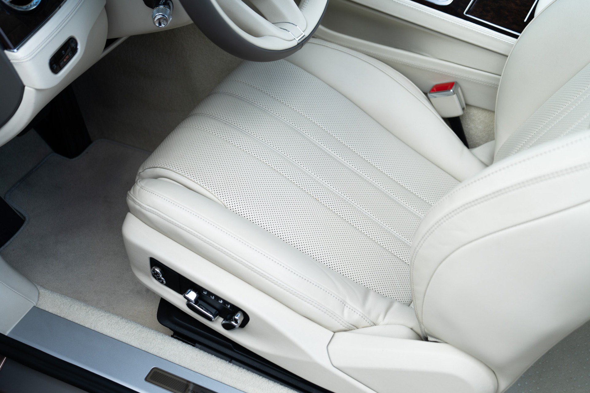 Used 2022 Bentley Continental GT AWD/4WD image 32