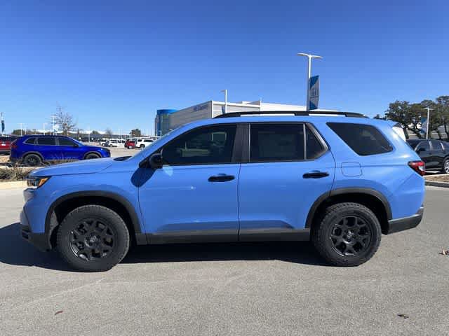 Used 2025 Honda Pilot TrailSport image 2