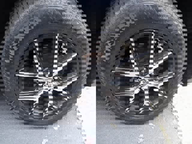 Used 2018 Toyota RAV4 SE image 12