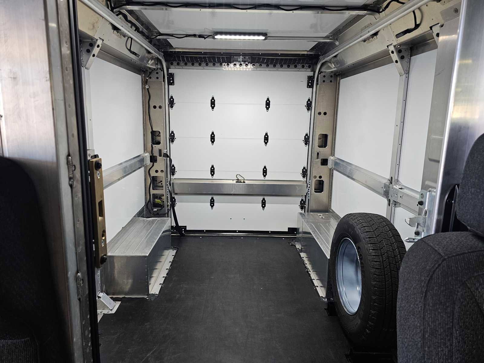 Used 2024 Chevrolet Brightdrop 400 w/ Commercial Equipment Package image 11