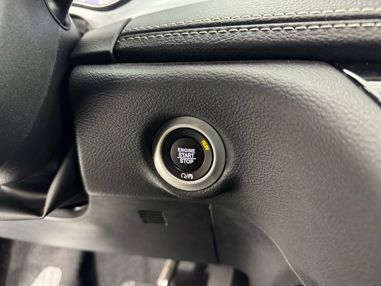 Used 2025 Chrysler Pacifica Limited image 22