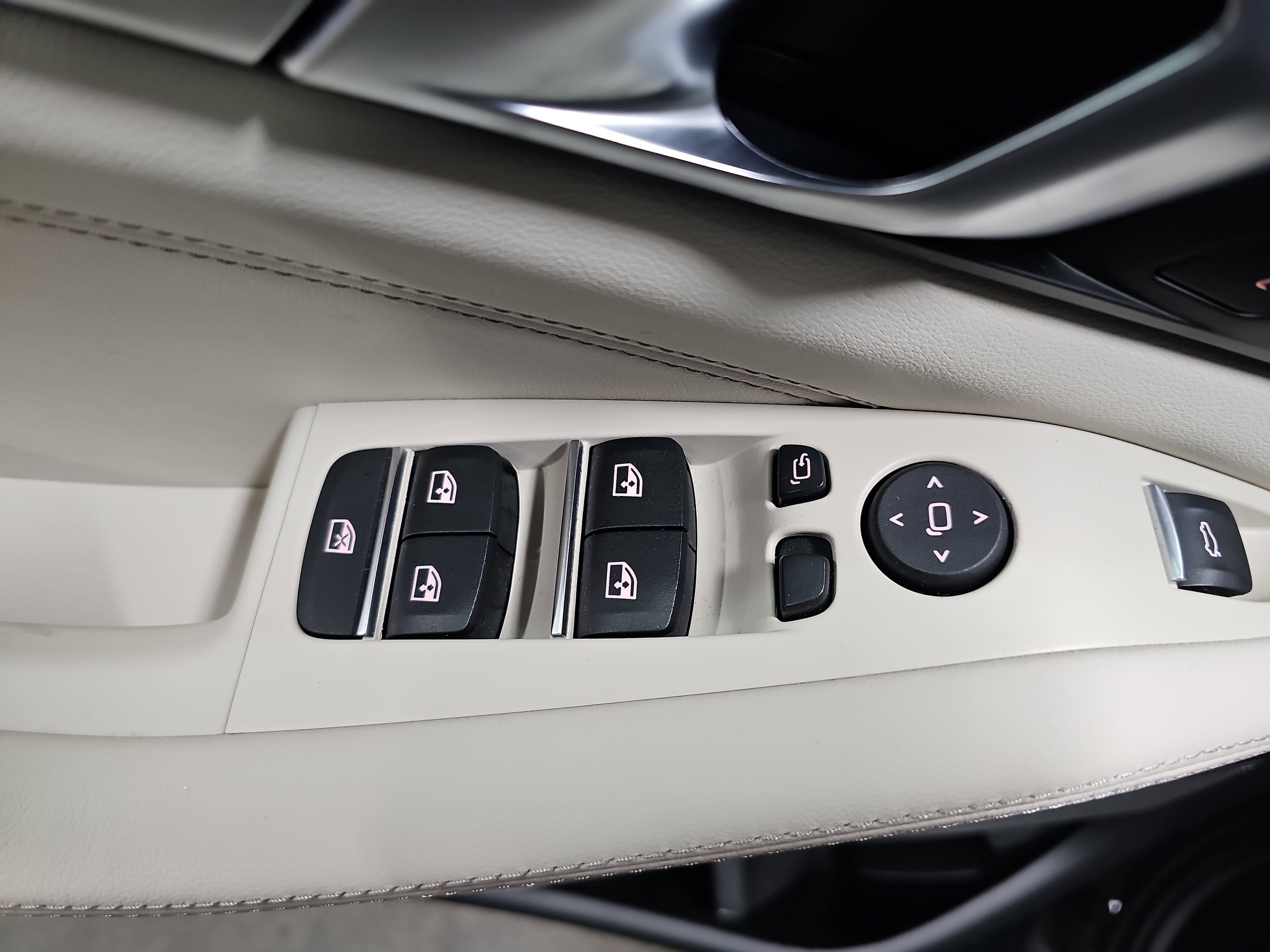 Used 2025 BMW X5 xDrive40i w/ M Sport Package image 29