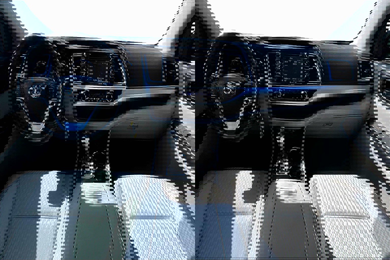 Used 2018 Toyota Highlander LE image 14