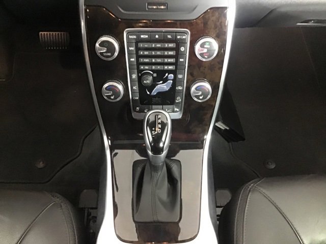 Used 2016 Volvo XC70 T5 Platinum w/ Climate Package image 12