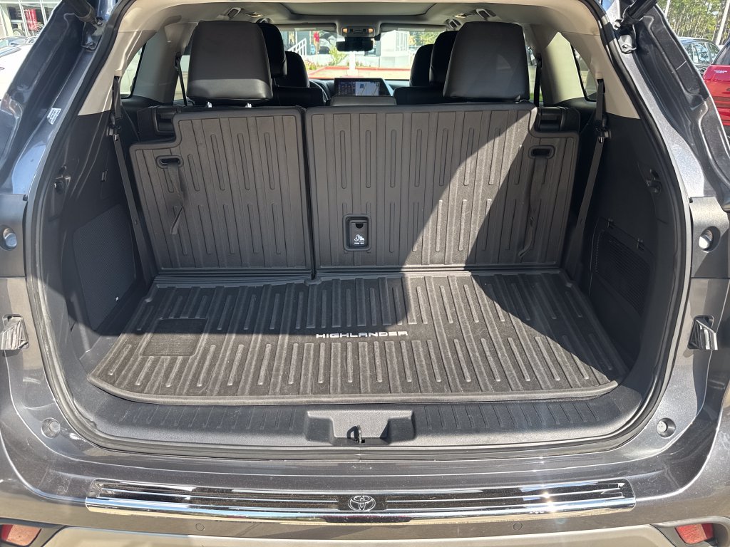 Certified 2021 Toyota Highlander Platinum AWD/4WD image 34