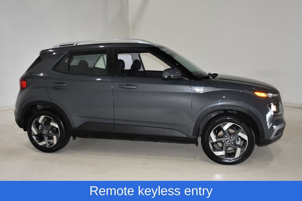 New 2026 Hyundai Venue SEL FWD image 3