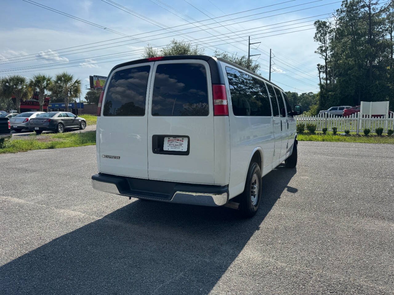 Used 2018 Chevrolet Express 3500 LT w/ LT Preferred Equipment Group RWD image 34