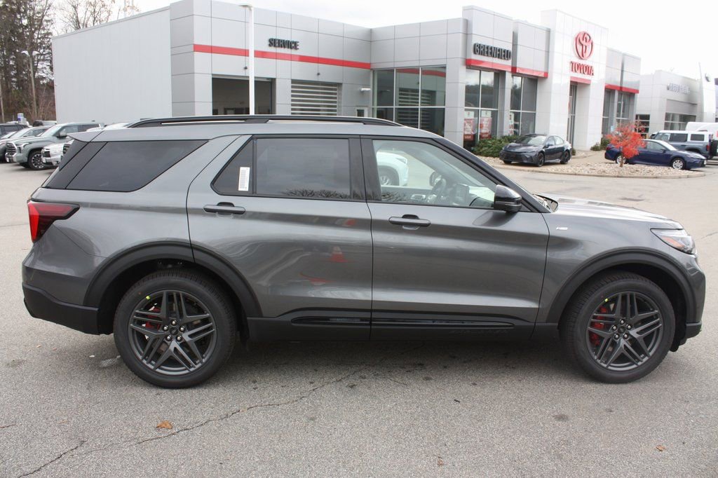 New 2026 Ford Explorer ST-Line w/ ST-Line Street Pack image 4