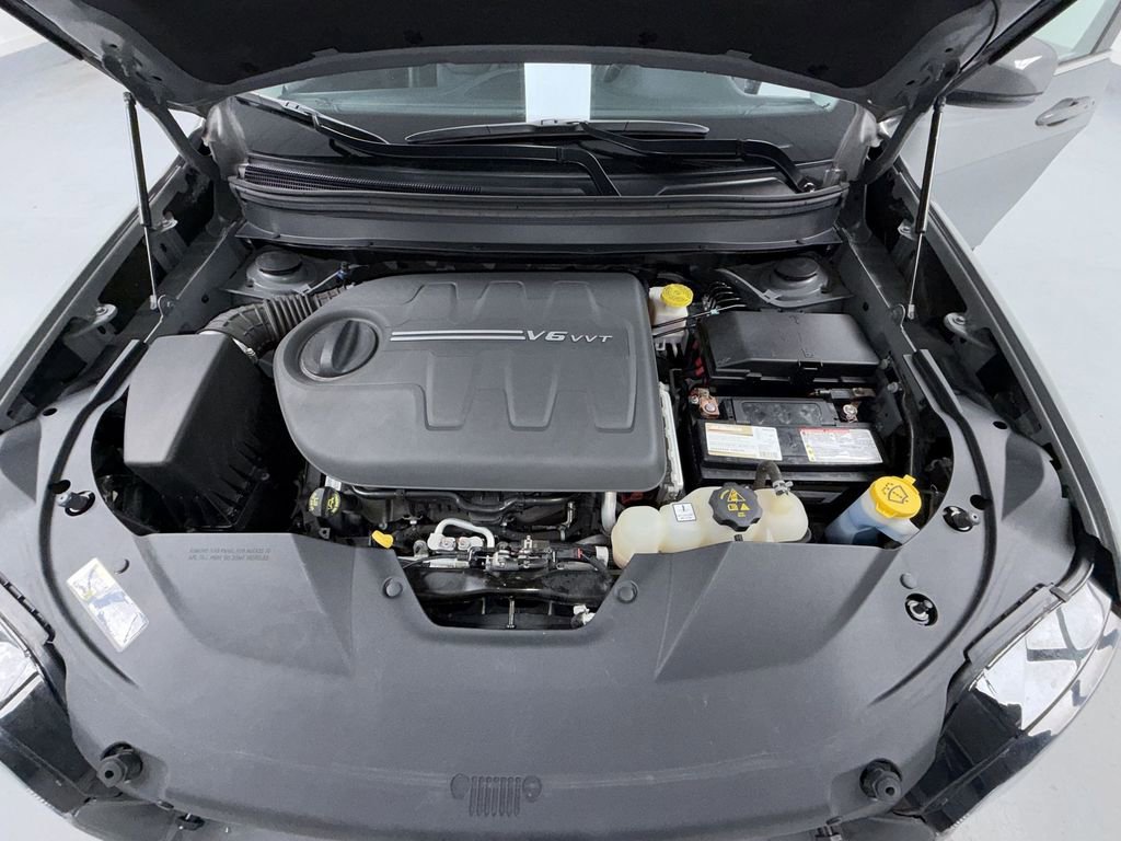 Used 2020 Jeep Cherokee Limited image 18