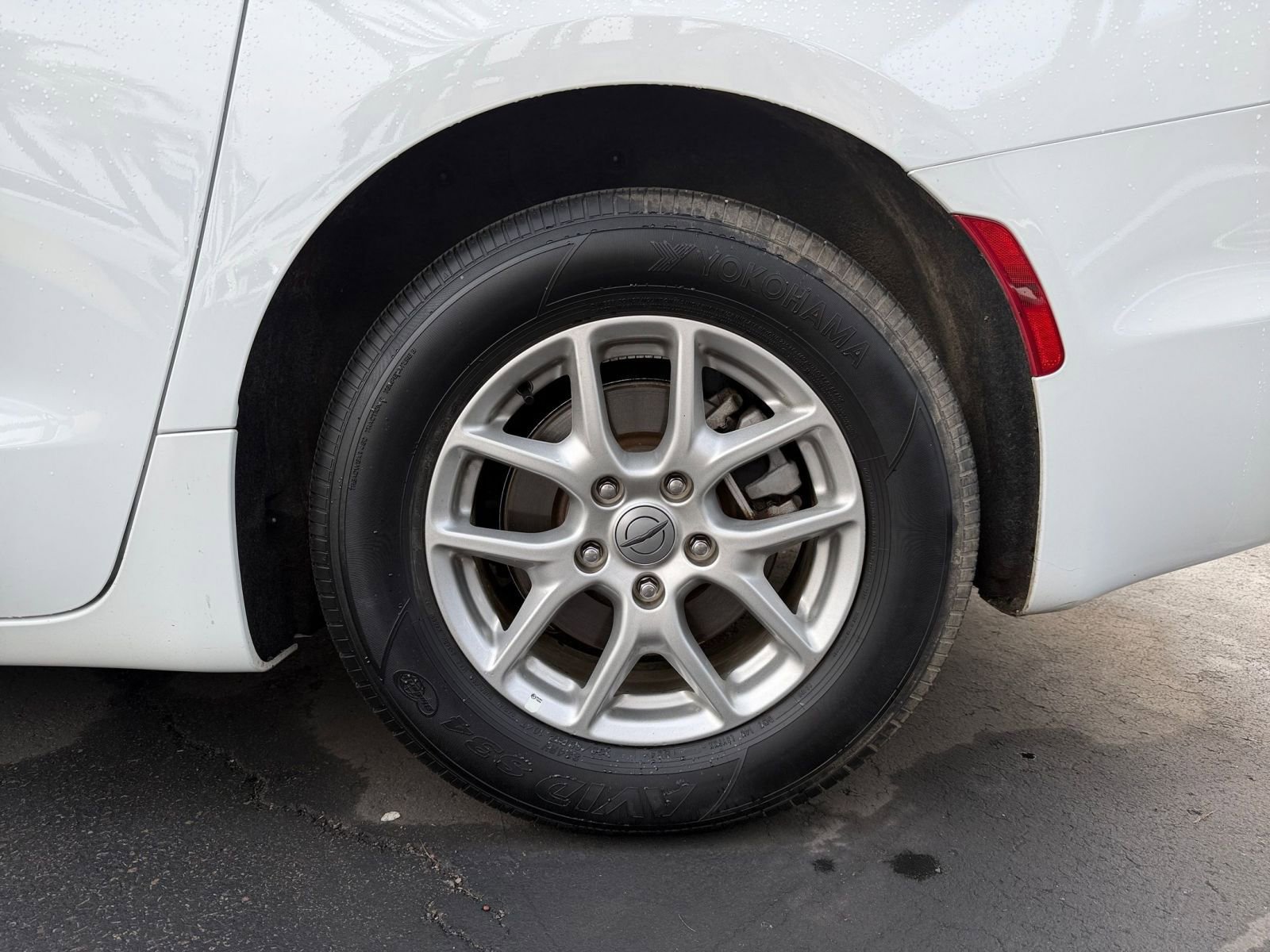 Used 2025 Chrysler Pacifica Select image 33