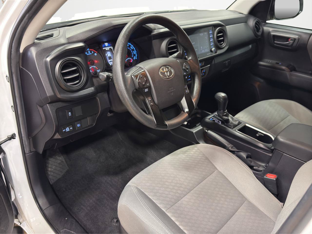 Used 2022 Toyota Tacoma SR AWD/4WD image 17