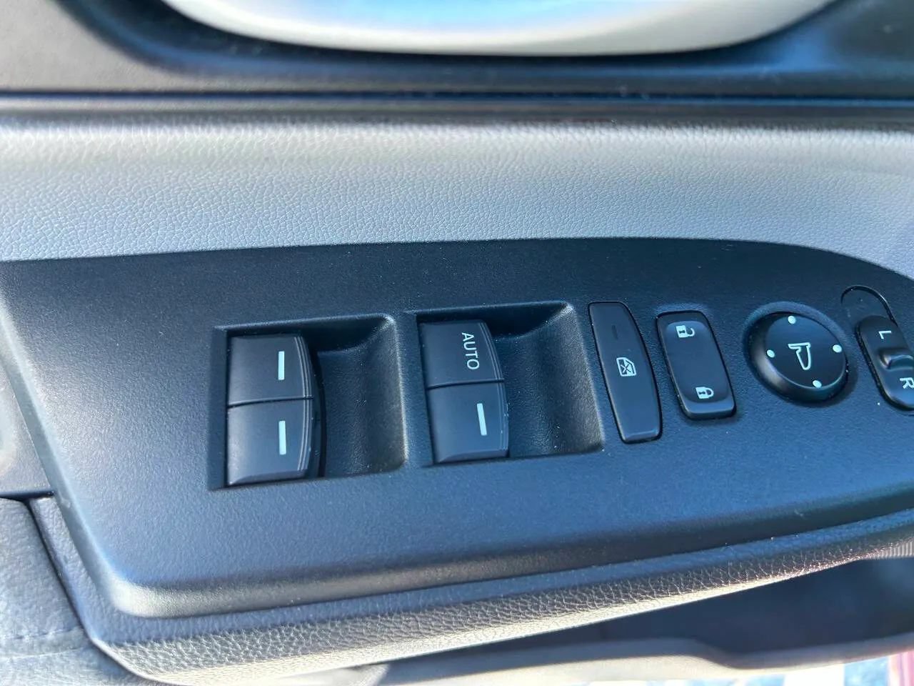 Used 2018 Honda CR-V LX image 16