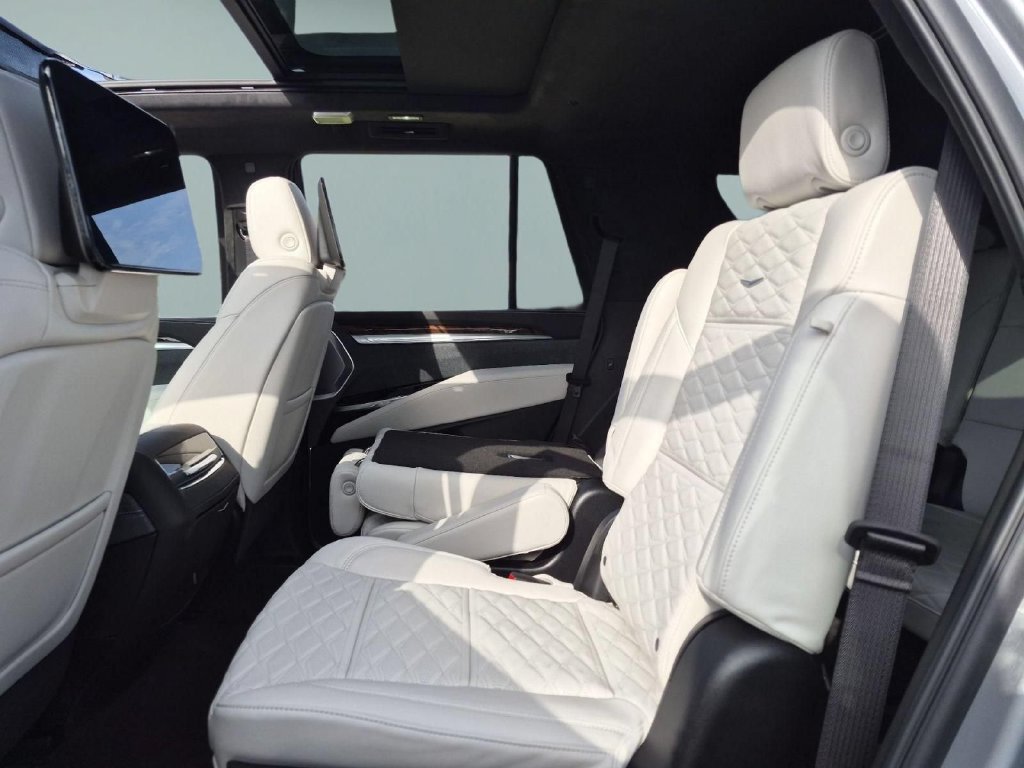 New 2026 Cadillac Escalade Platinum Sport w/ LPO, ONYX Package AWD/4WD image 24