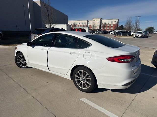Used 2017 Ford Fusion SE image 5