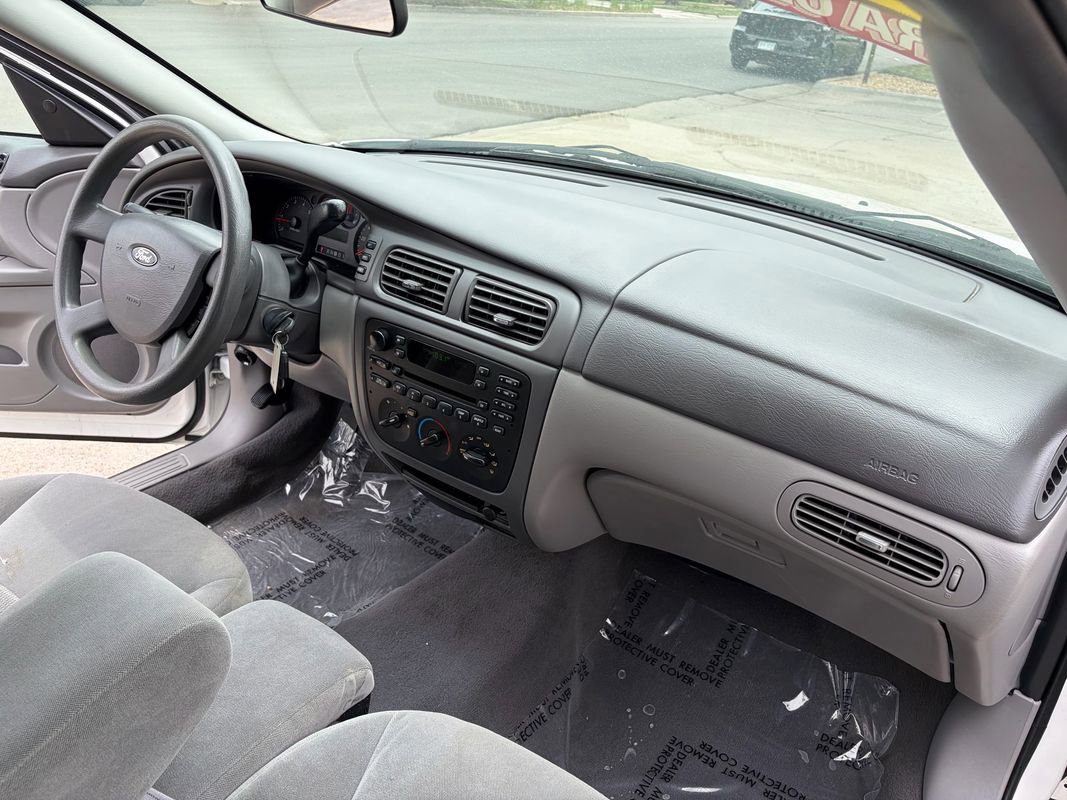 Used 2005 Ford Taurus SE FWD image 17