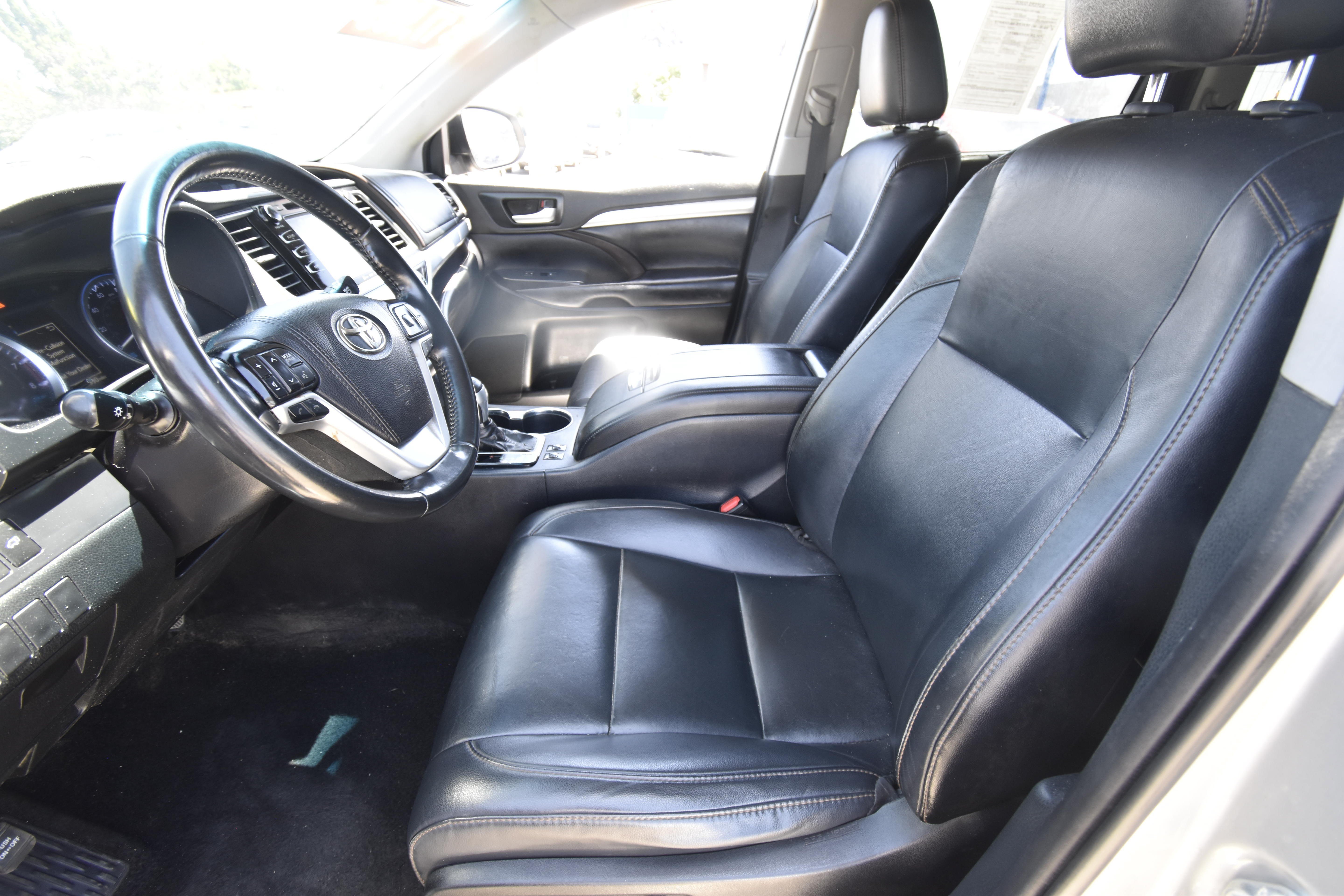 Used 2019 Toyota Highlander XLE FWD image 9