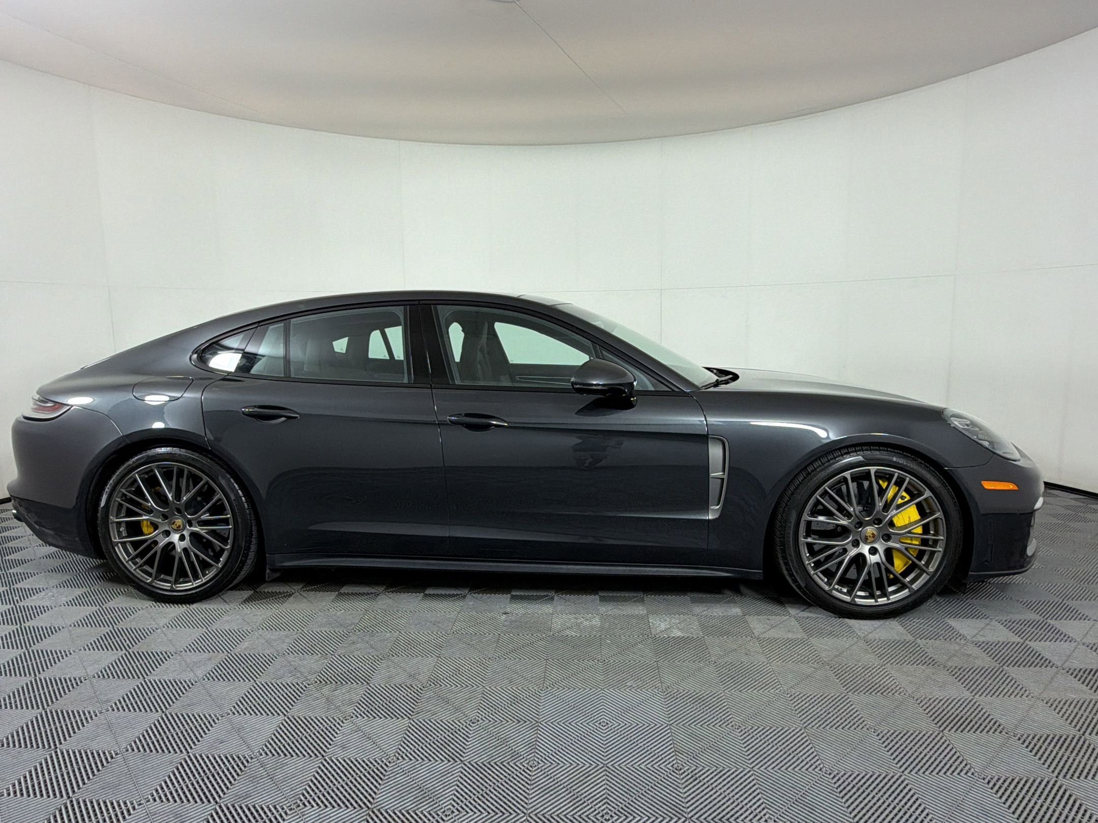Certified 2022 Porsche Panamera 4 Platinum Edition AWD/4WD image 9