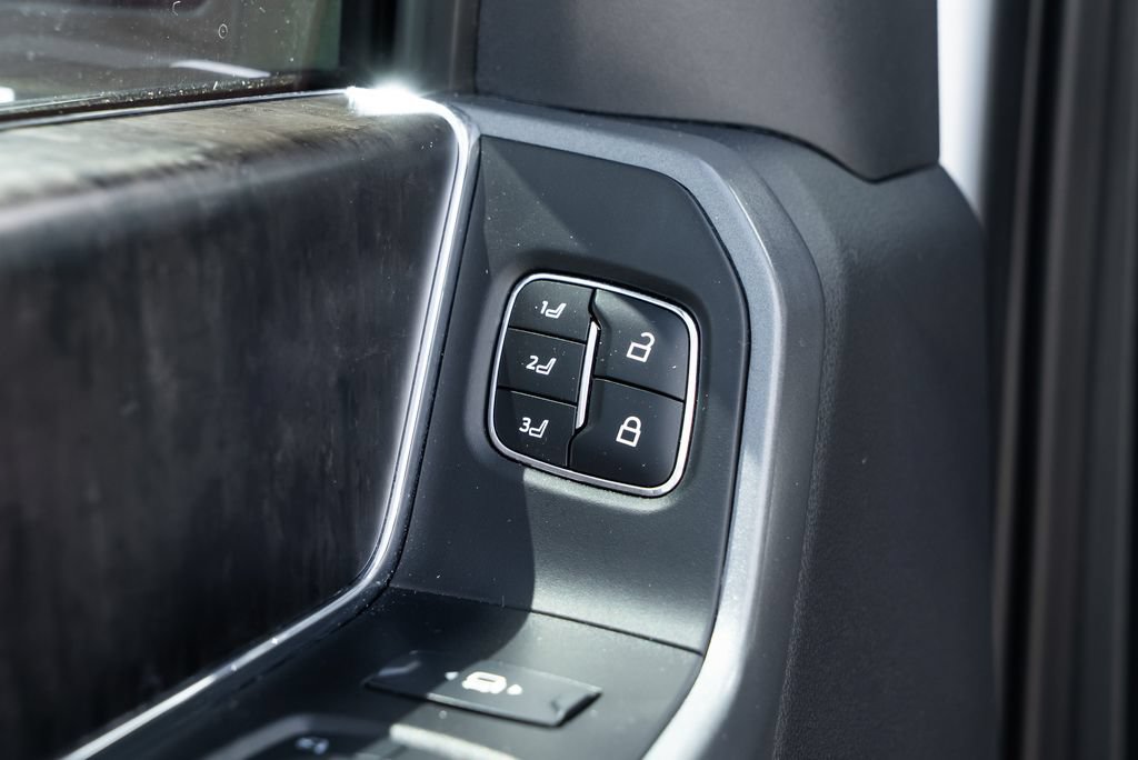 Used 2023 Ford F250 Lariat w/ Lariat Ultimate Package AWD/4WD image 27