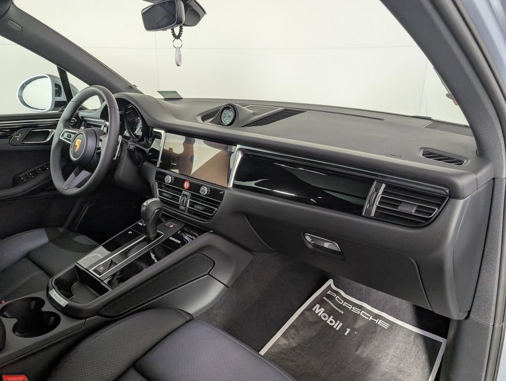 New 2026 Porsche Macan image 19