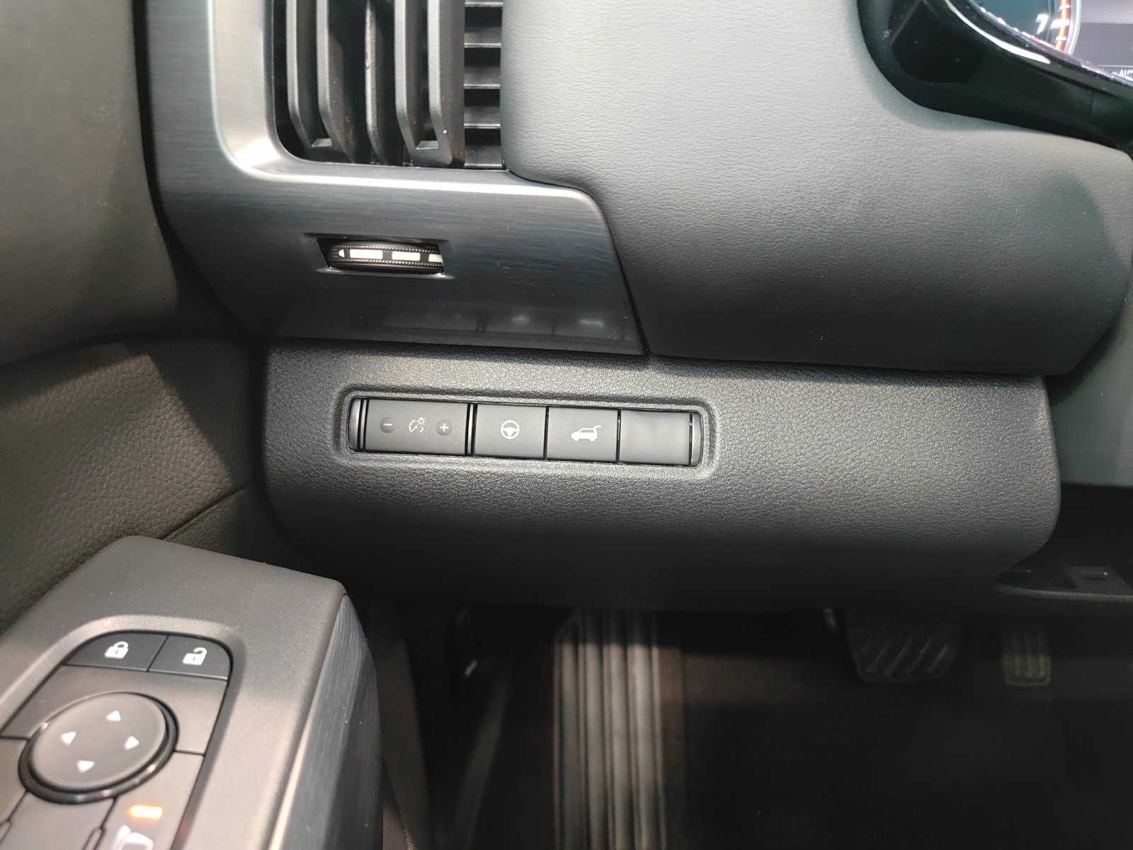New 2026 Nissan Pathfinder Rock Creek w/ Rock Creek Premium Package AWD/4WD image 21