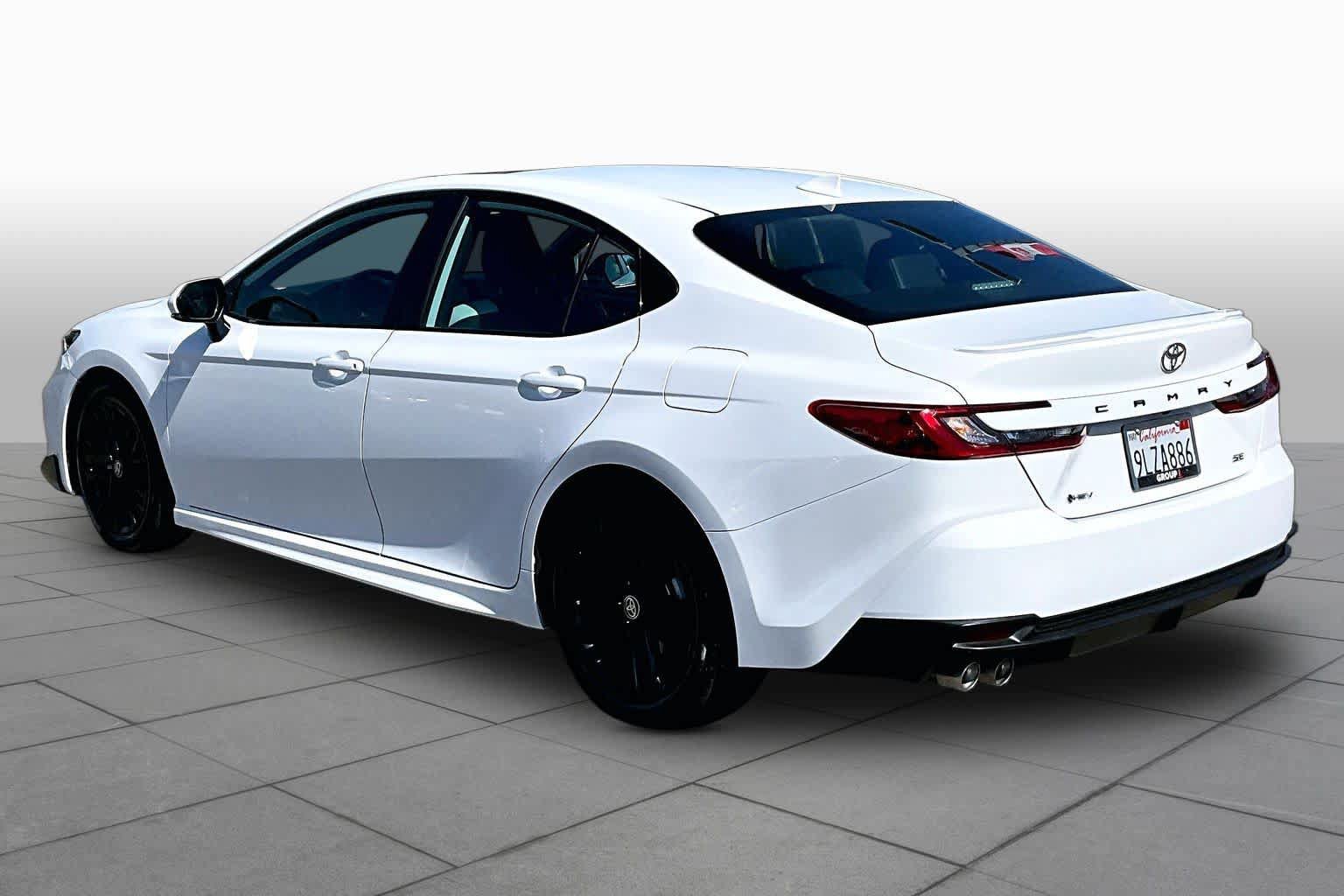 Used 2025 Toyota Camry SE FWD image 11