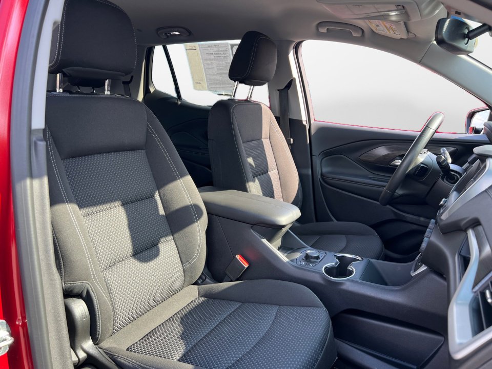 Used 2024 GMC Terrain SLE w/ Driver Convenience Package FWD image 9