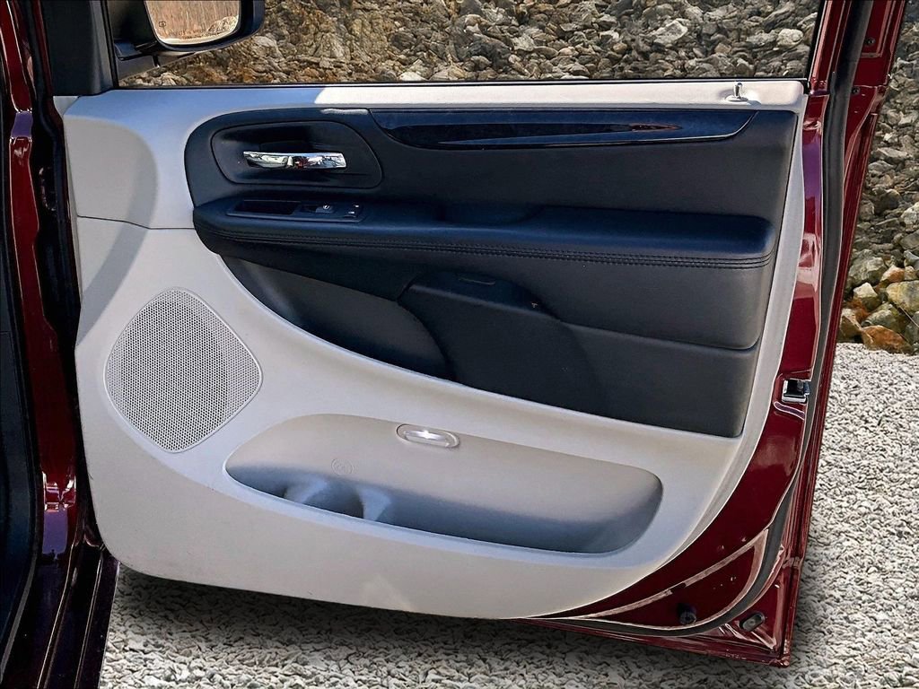 Used 2017 Dodge Grand Caravan SE w/ Power Window Group image 21