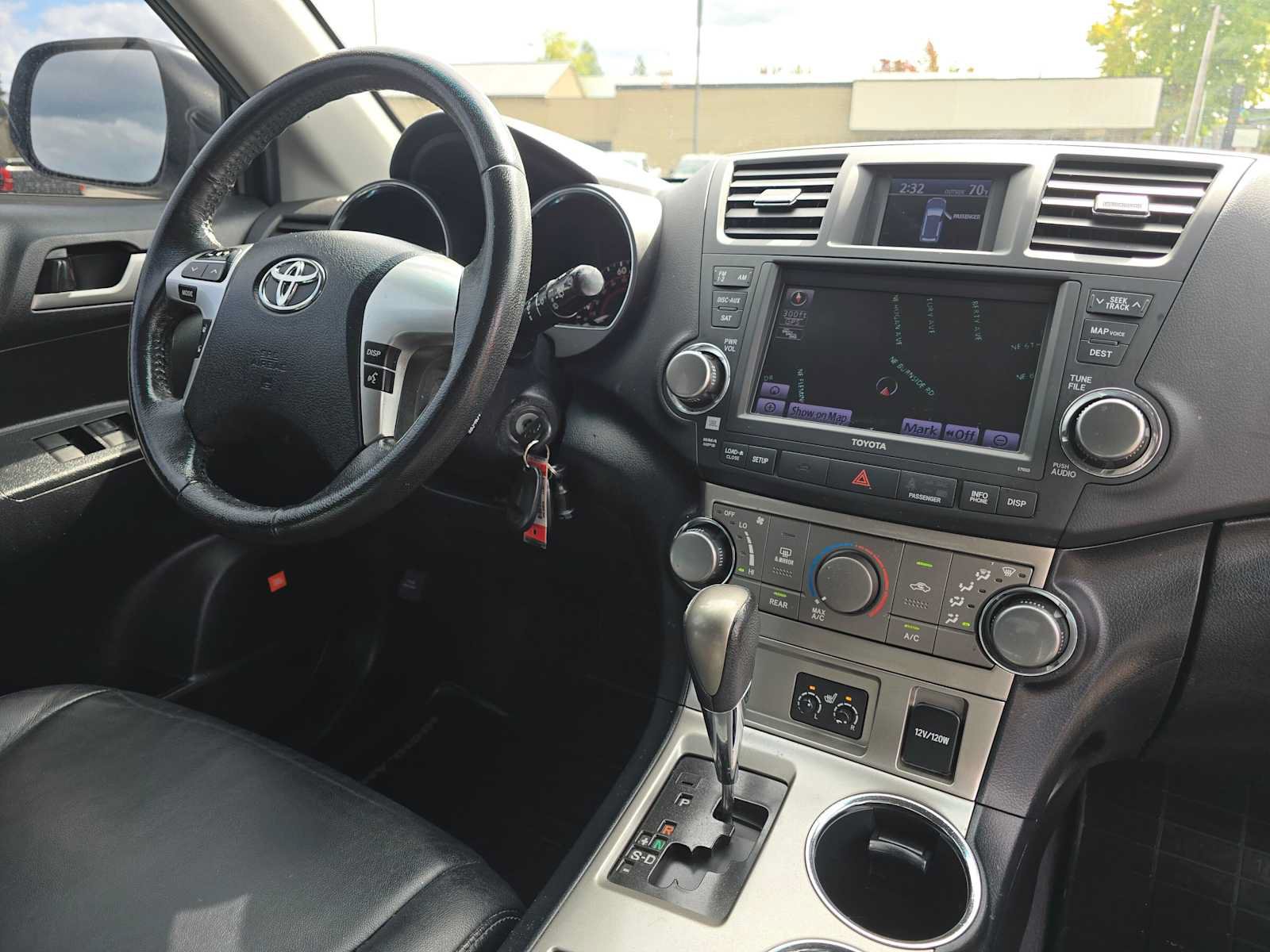 Used 2012 Toyota Highlander SE w/ Tow Pkg AWD/4WD image 11