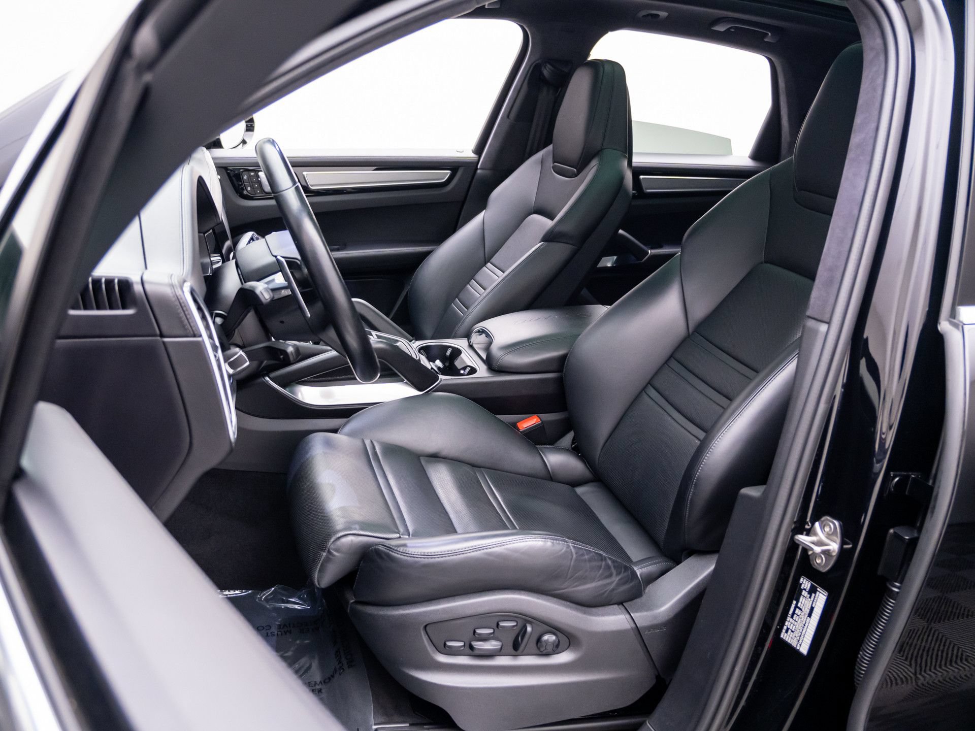 Used 2022 Porsche Cayenne Turbo S AWD/4WD image 5