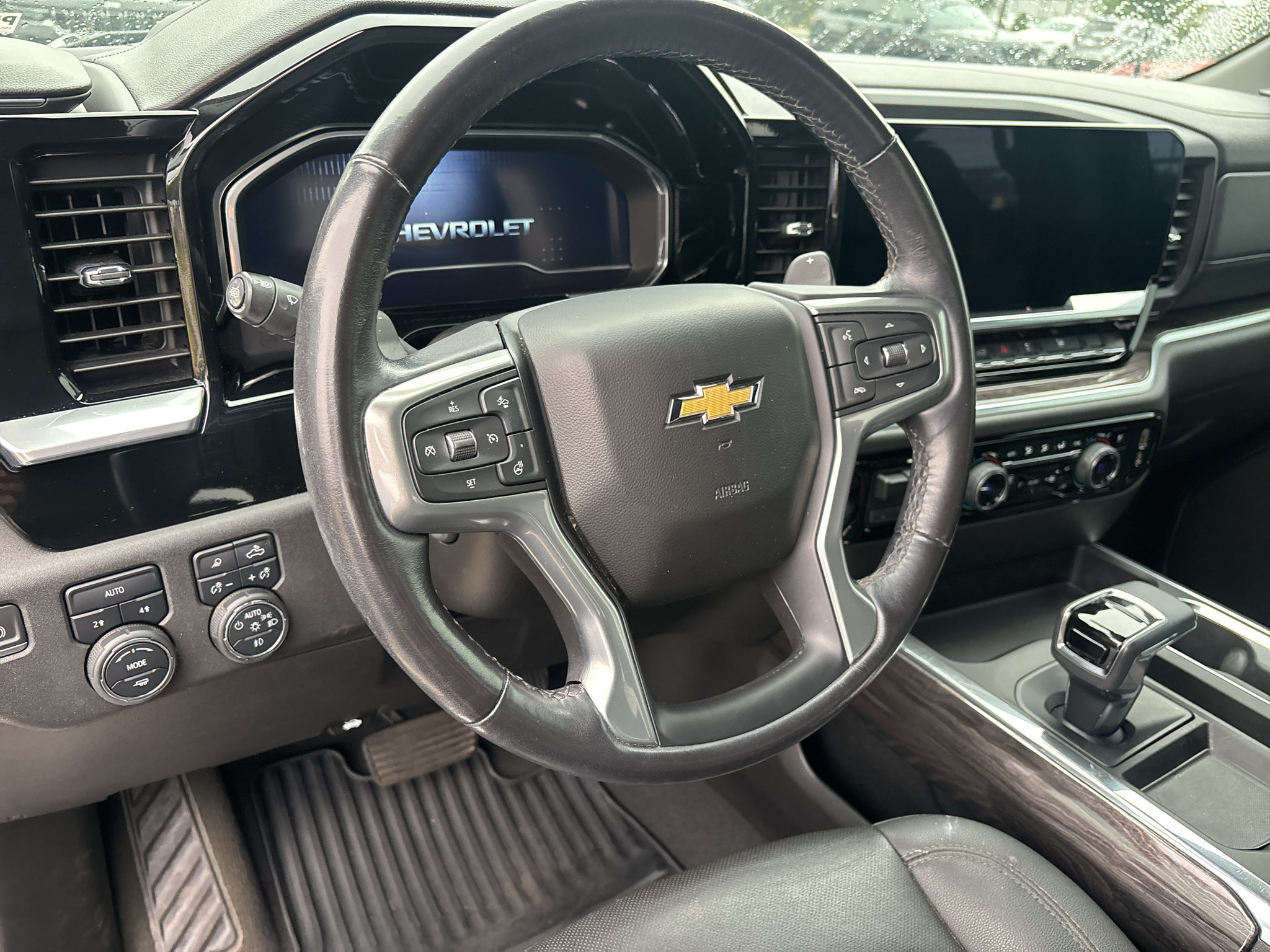 Used 2023 Chevrolet Silverado 1500 LTZ AWD/4WD image 10