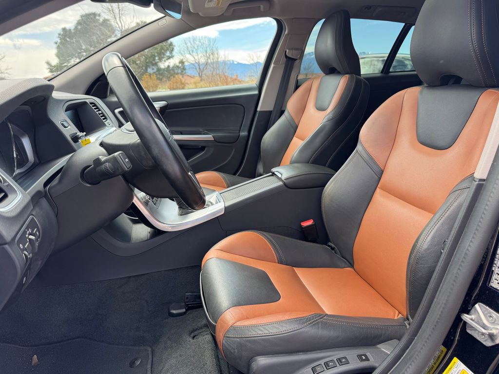 Used 2018 Volvo V60 T5 Cross Country image 7