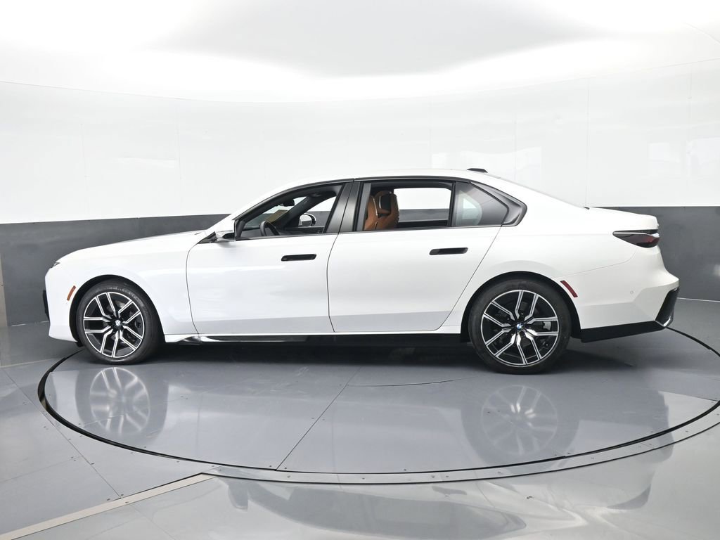 Used 2025 BMW 740i xDrive image 3