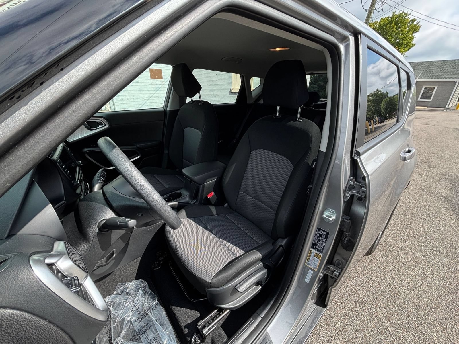 Used 2025 Kia Soul LX w/ LX Technology Package FWD image 29