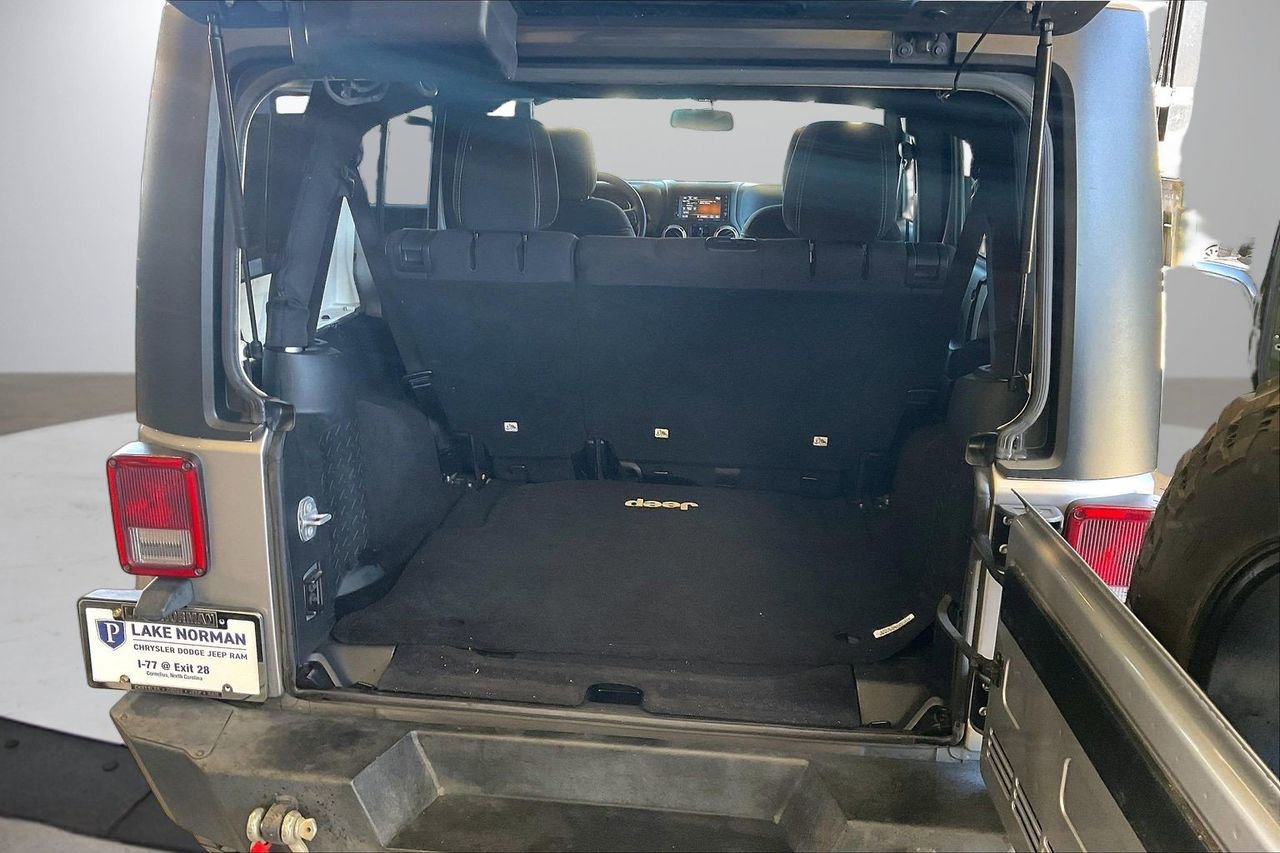 Used 2017 Jeep Wrangler Unlimited Sahara w/ Connectivity Group image 24