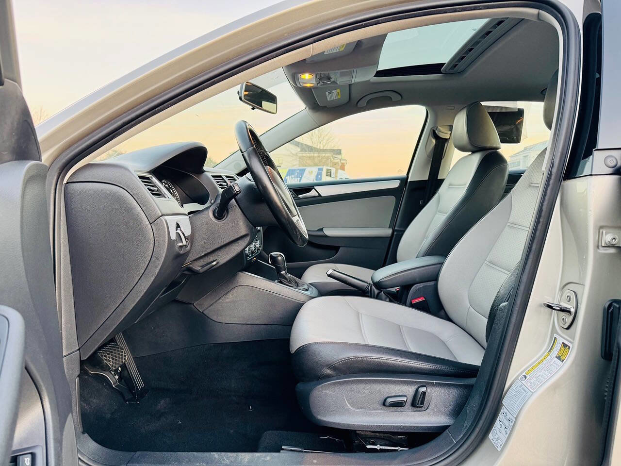 Used 2014 Volkswagen Jetta SE image 23