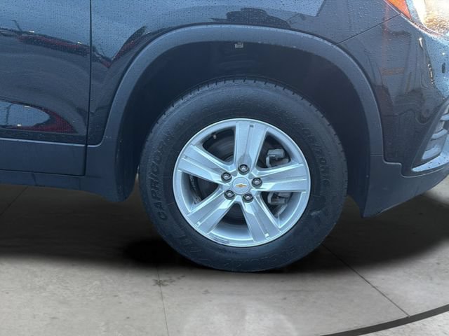 Used 2020 Chevrolet Trax LS w/ Tint and Cruise Package AWD/4WD image 30