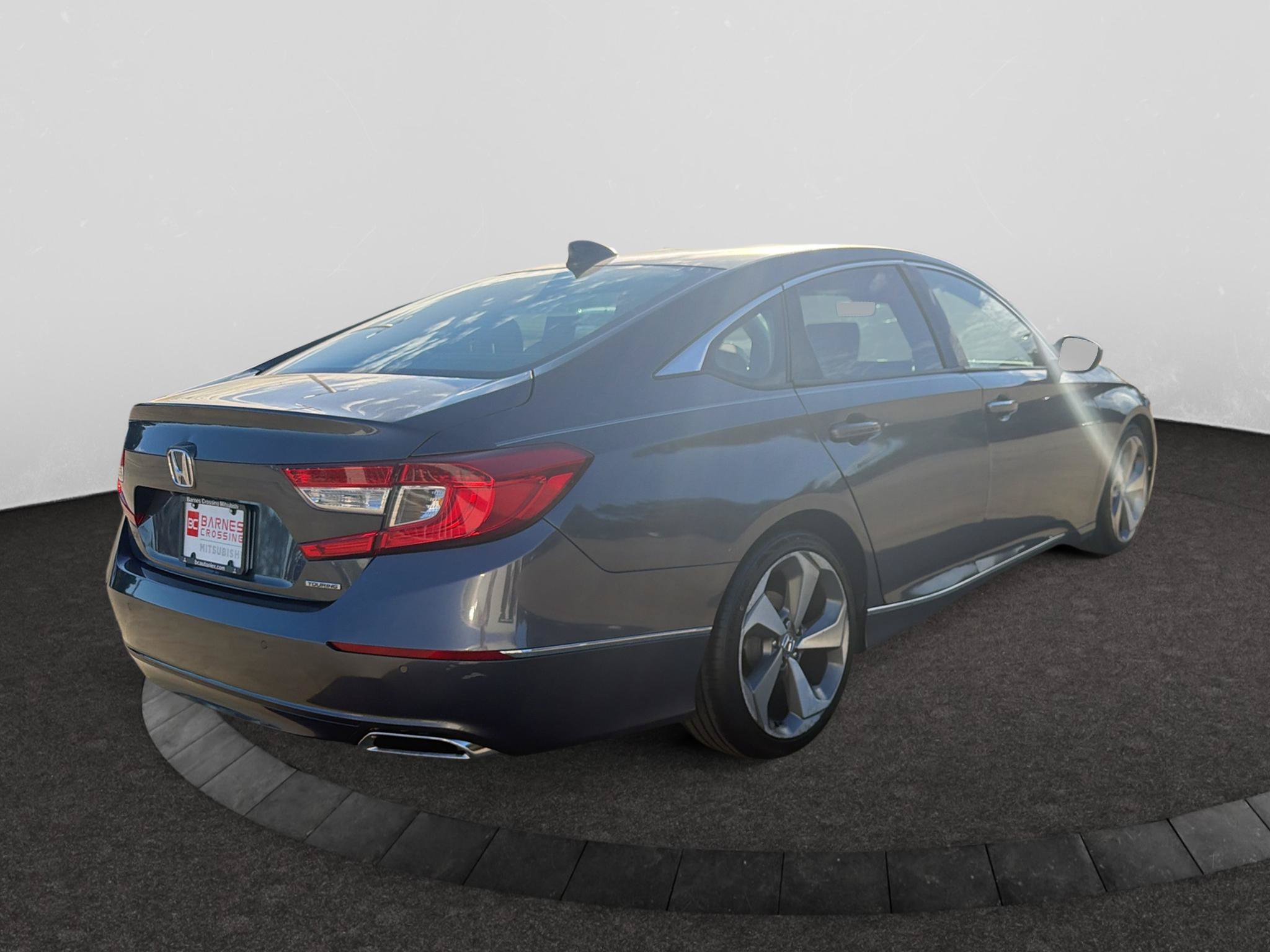 Used 2018 Honda Accord Touring image 4