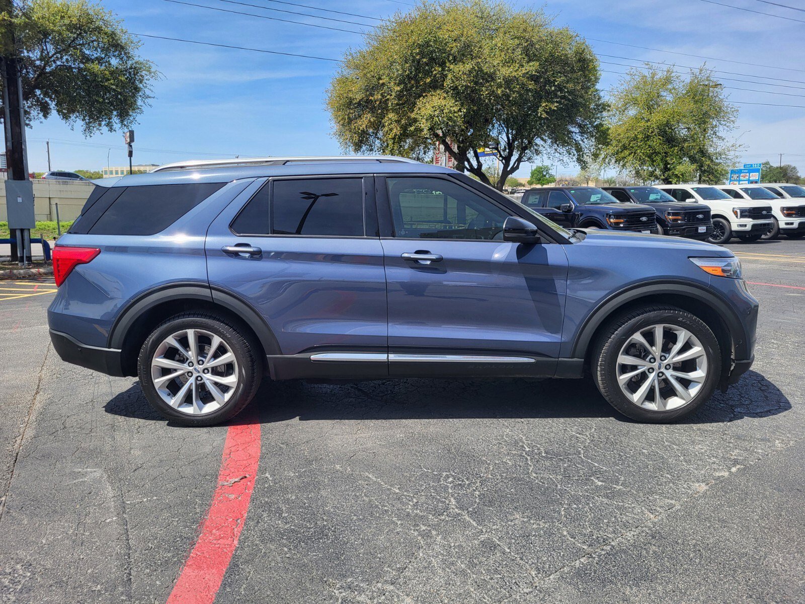 Used 2021 Ford Explorer Platinum w/ Equipment Group 601A image 2