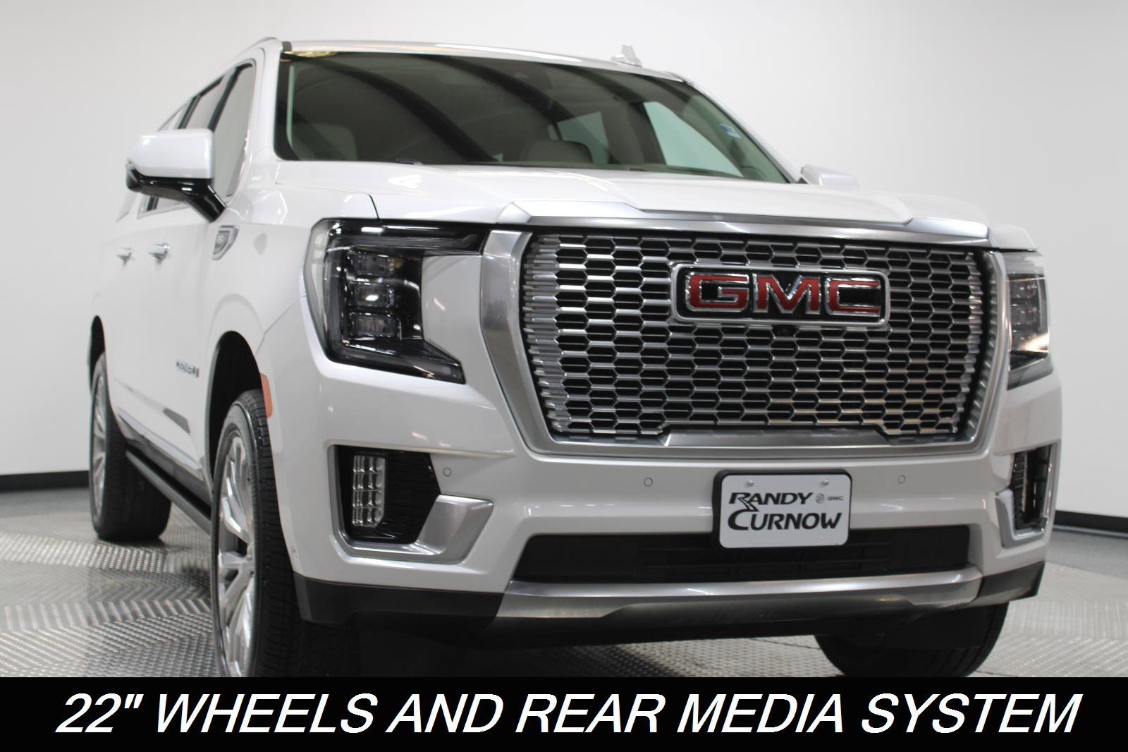 Used 2024 GMC Yukon XL Denali w/ Advanced Technology Package image 3