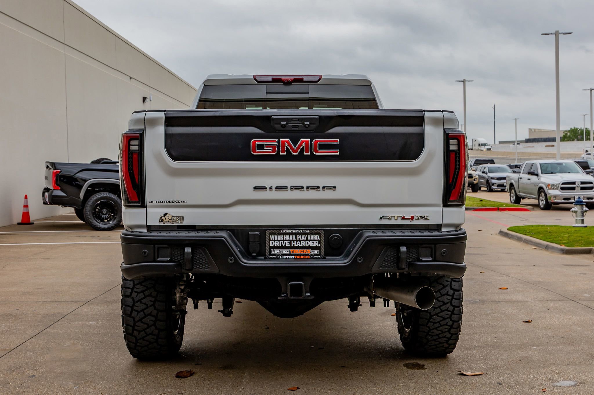 Used 2025 GMC Sierra 2500 AT4X w/ AT4X AEV Edition AWD/4WD image 8