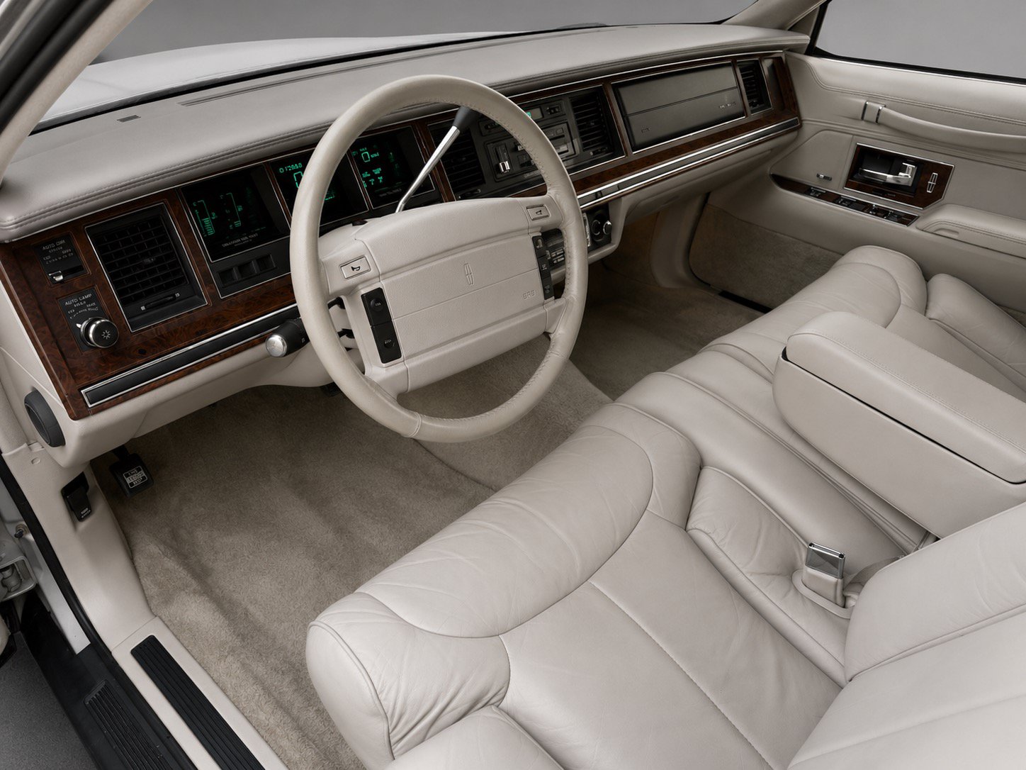 Used 1992 Lincoln Town Car Signature RWD image 8