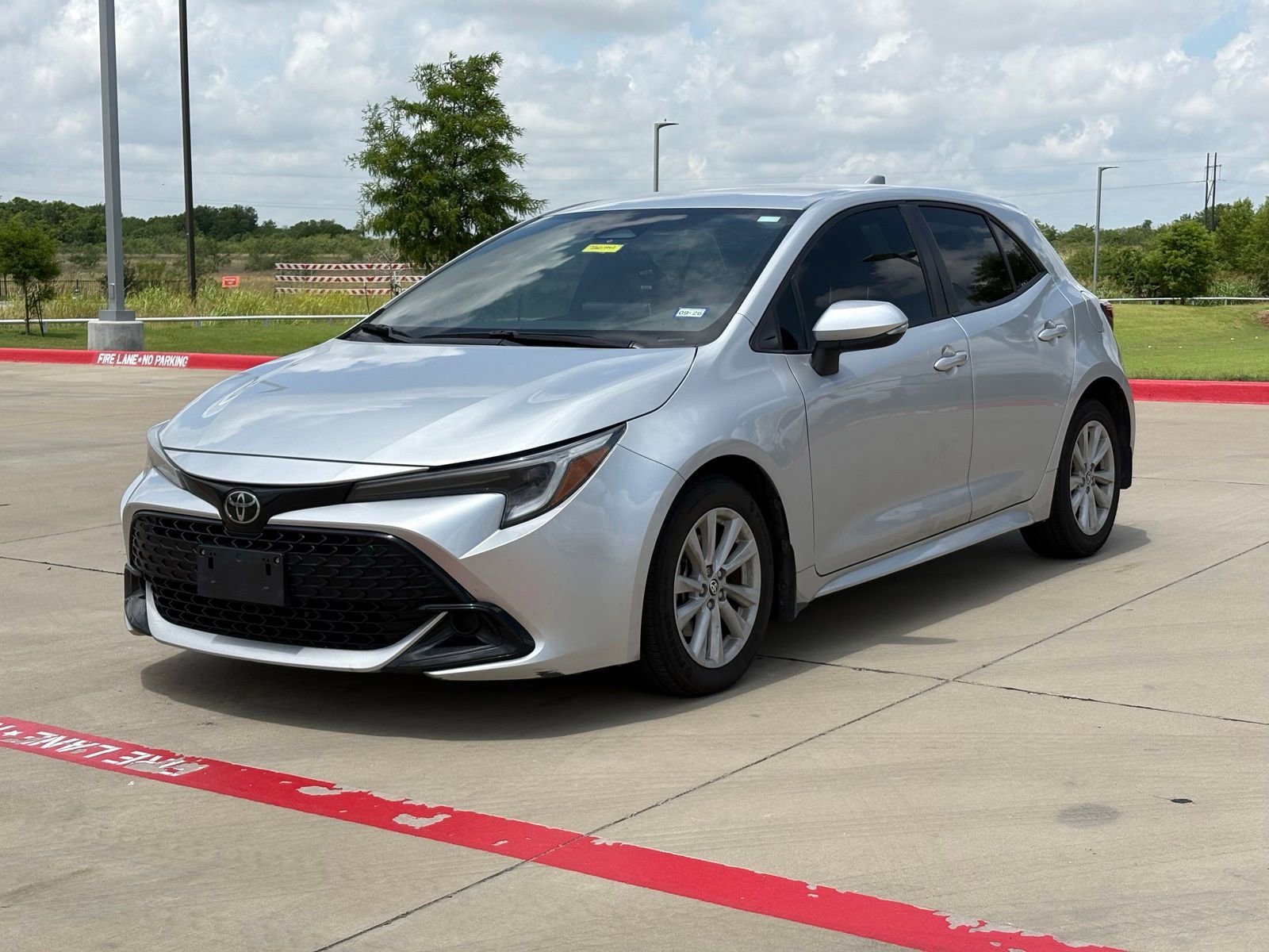 Used 2024 Toyota Corolla SE FWD image 3