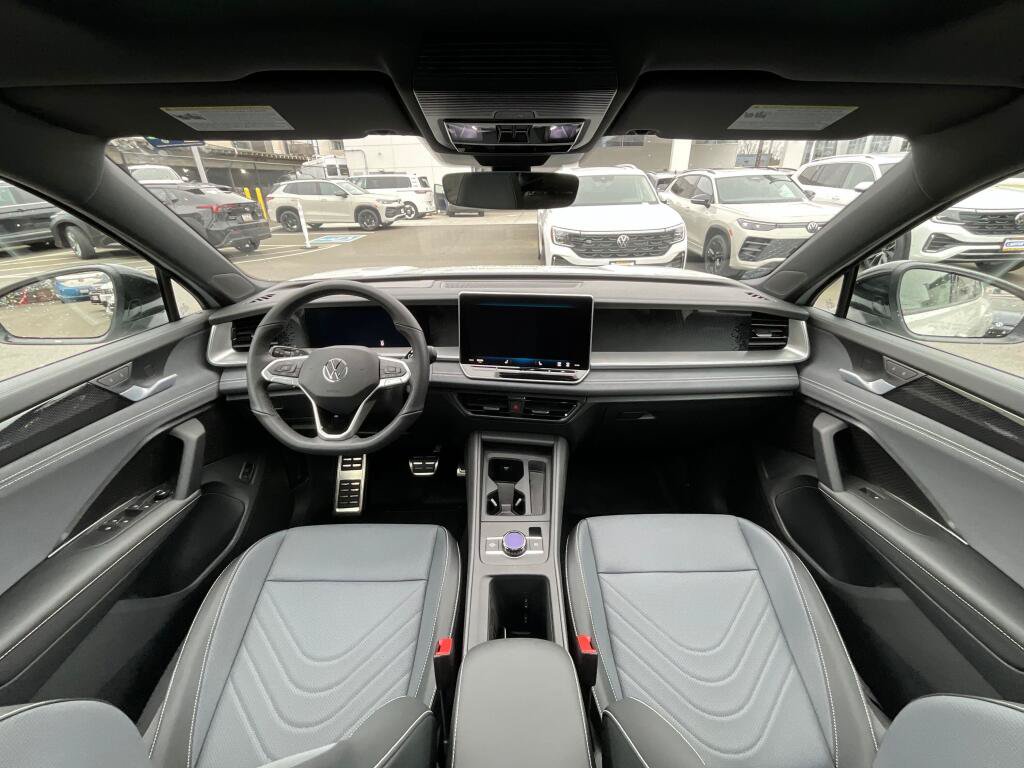 New 2026 Volkswagen Tiguan SE R-Line AWD/4WD image 14